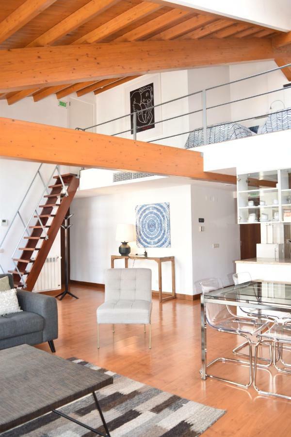 Architect-Designed Loft In A Historic Hilltop Neighborhood Lisbona Esterno foto
